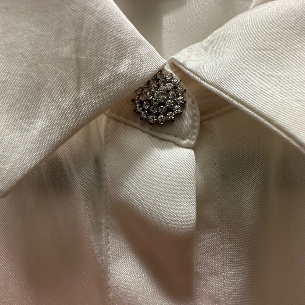 Express Classic Cream Button-Down Blouse - Picture 3 of 5